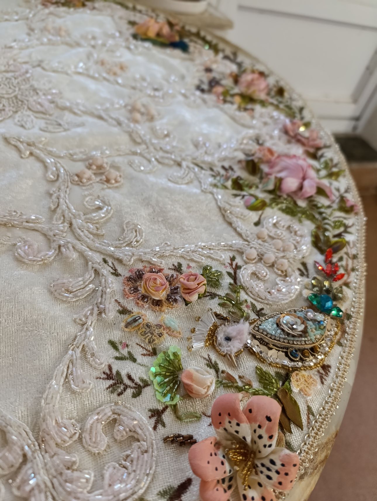 رومیزی روبان دوزی 